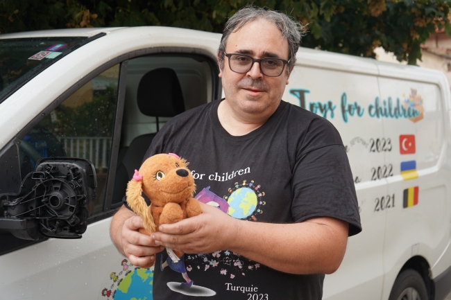 Belçikalı Yardımsever Edirne'deki Çocuklara Hediyeler Getirdi