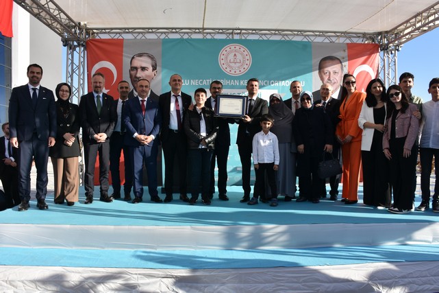 Necati-Perihan Kervancı Ortaokulu'nun Açılışını Bakan Tekin Yaptı