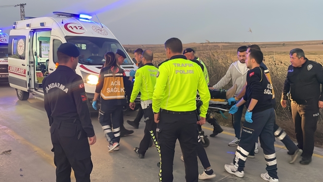 Şüphelileri Kovalayan Polis Aracı Kaza Yaptı, 2 Yaralı