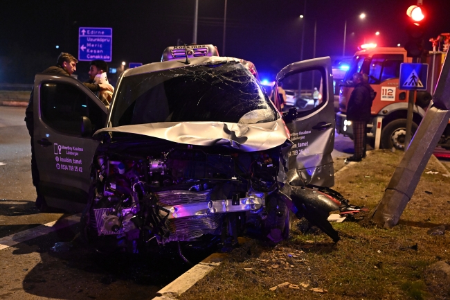 Otomobille Panelvan Çarpıştı, 1 Ölü 5 Yaralı