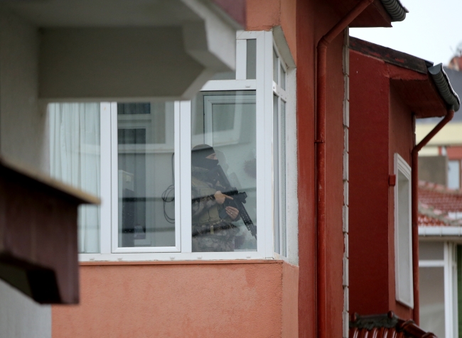 Eşini Silah Zoruyla Rehin Tutan Koca, Özel Harekat Polislerince Gözaltına Alındı