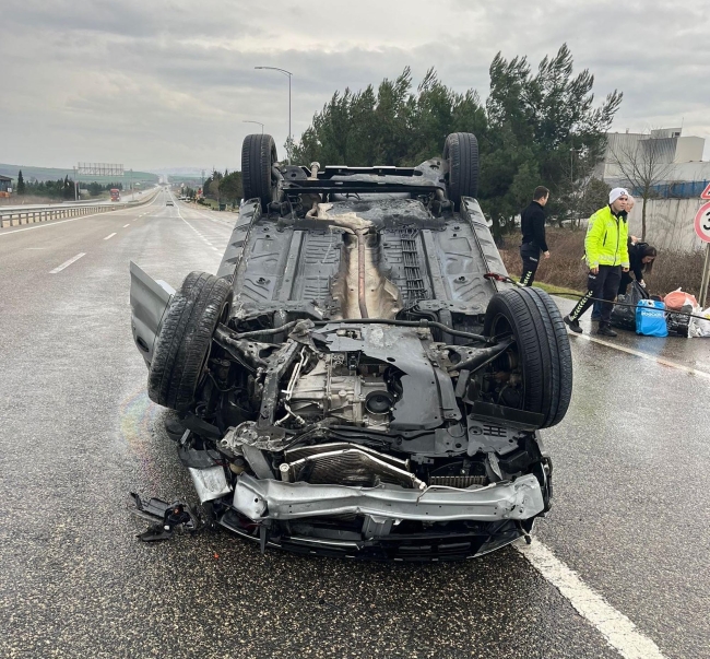 Otomobil Takla Attı, 1'i Çocuk 4 Yaralı