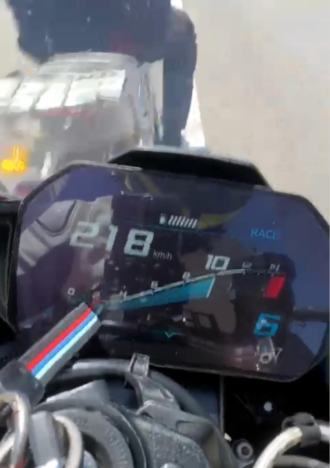 Feci Kaza Kask Kamerasına Yansıdı! 218 Km Hızla Öndeki Motosiklete Çarptı