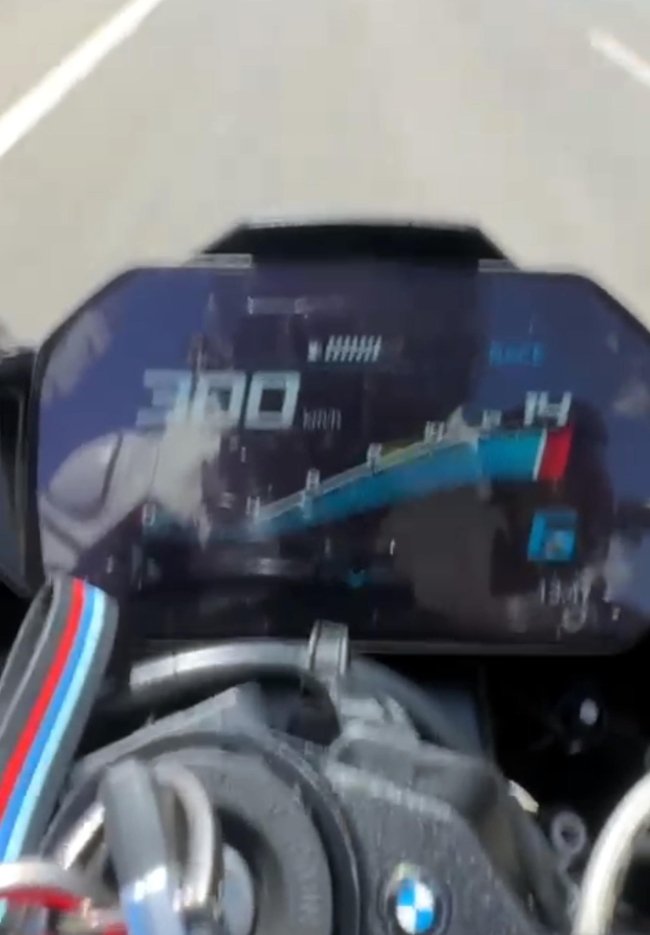 Feci Kaza Kask Kamerasına Yansıdı! 218 Km Hızla Öndeki Motosiklete Çarptı
