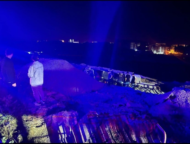 Trafiğe Kapalı Yola Giren Kamyonet Şarampole Devrildi, 1 Ölü