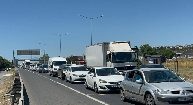 İstanbul Yönüne Araç Yoğunluğu Başladı