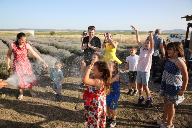 Edirne'deki lavanta tarlaları bayram tatilinde ziyaretçilerini ağırladı