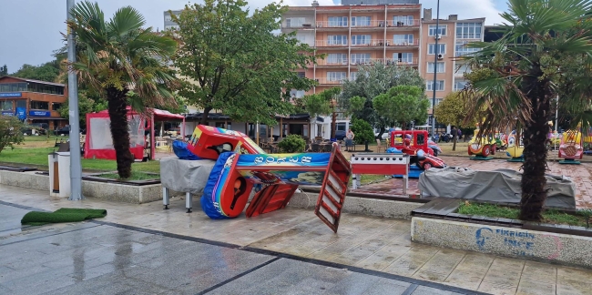 Marmaraereğlisi'nde Fırtına ve Dolu Yağışı! Çatıla Uçtu, Ağaçlar Devrildi