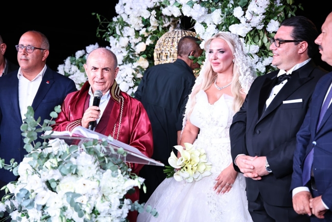 Başkan Onur Bozkurter ve TV Programcısı Gülşah Yalçın'dan Masal Gibi Düğün