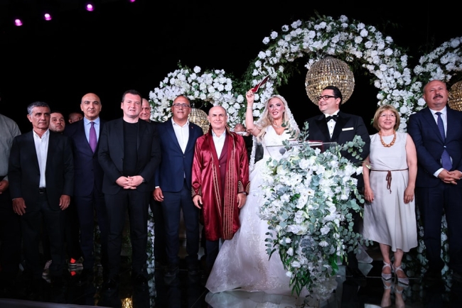 Başkan Onur Bozkurter ve TV Programcısı Gülşah Yalçın'dan Masal Gibi Düğün