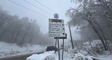 Karla kaplı Kartepe’de sisli havada güzel görüntüler ortaya çıktı