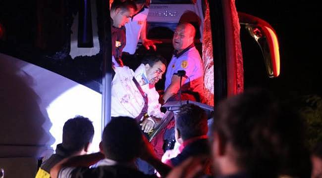 Tır ile Otobüs Çarpıştı 11 Yaralı