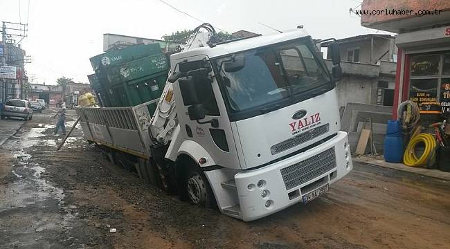 Yapılan Kazılar Sonrası Yollar Çökmeye Başladı