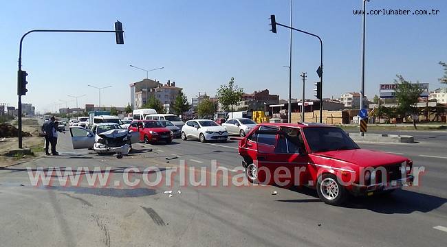 Kırmızı Işıkta Kaza Yaptılar