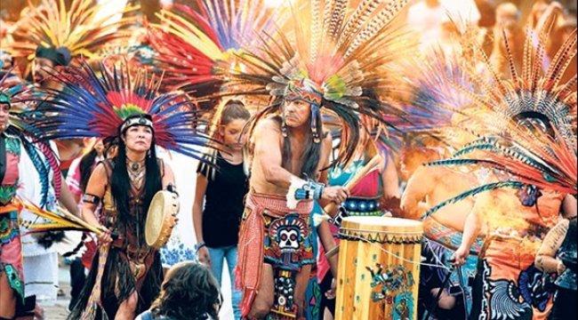 Protestoda mutlu son