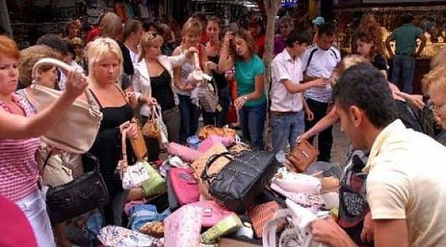 Turistler Sosyete Pazarına Akın Ettiler