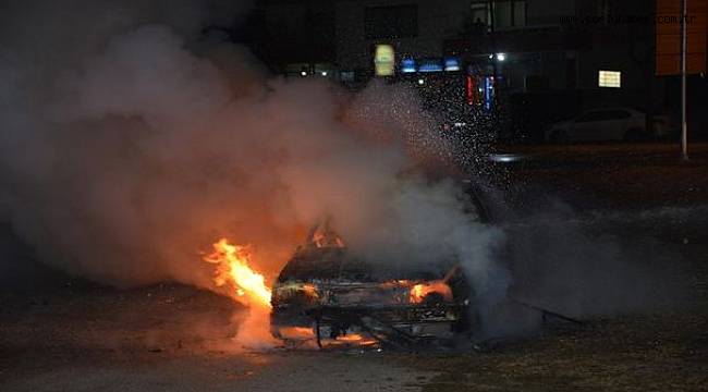 Yanan Aracını Bırakıp Kaçtı