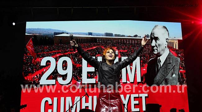 Aydilge İzleyenlerini Coşturdu