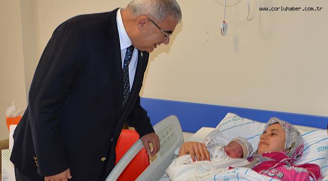 Başkan Baysan 4000. Bebek Paketini Teslim Etti