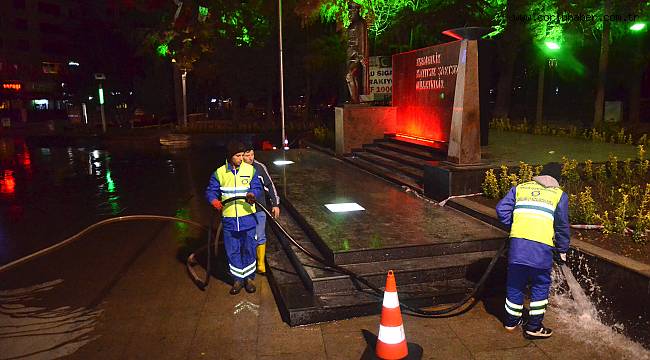 Belediye Ekipleri Bayram Öncesi Kaldırımları Yıkadı