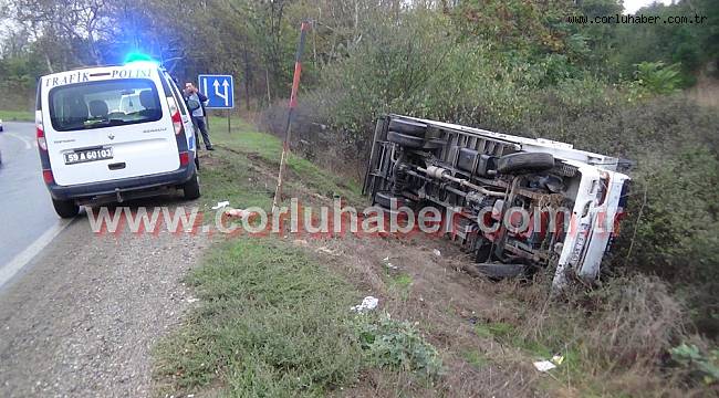 Kamyon Şarampole Yuvarlandı