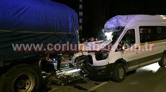 Minibüs Kamyona Arkadan Çarptı, 1 Ölü