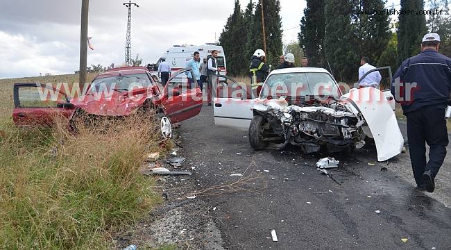 Otomobiller Kafa Kafaya Çarpıştı, 5 Yaralı