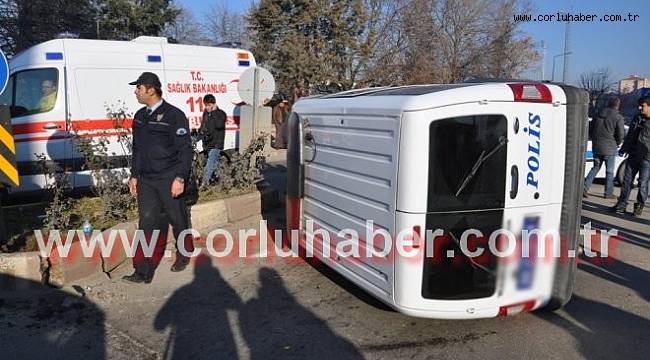 Polis Aracı İle Minibüs Çarpıştı, 2 Yaralı