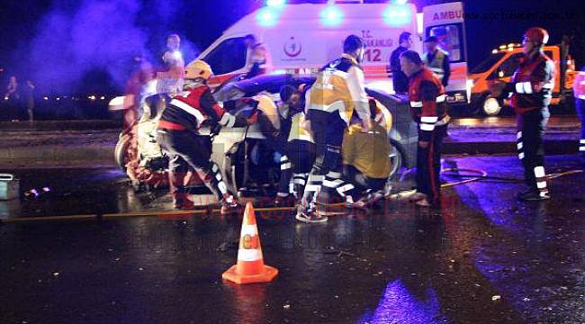 Otomobil İşçi Servisine Çarptı, 3 Yaralı