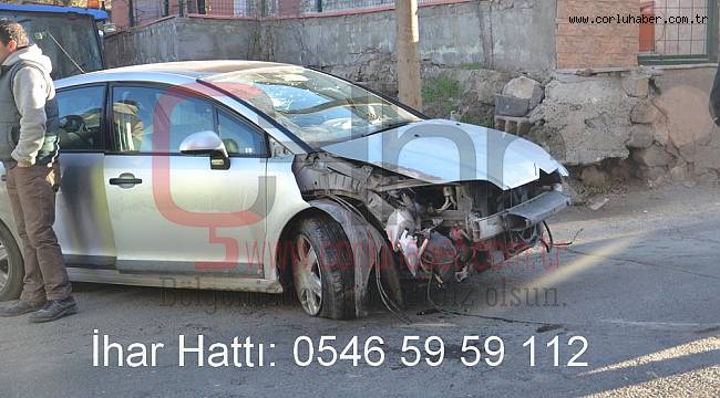 Güneşten Etkilenen Sürücü Direğe Çarptı, 1 Yaralı