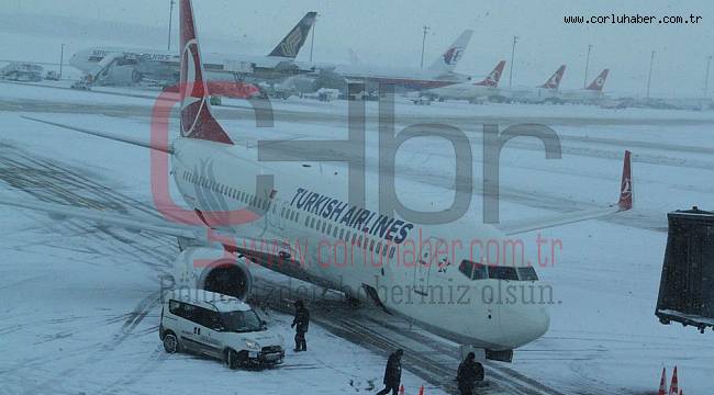 Havalimanında Uçuşlar İptal Edildi