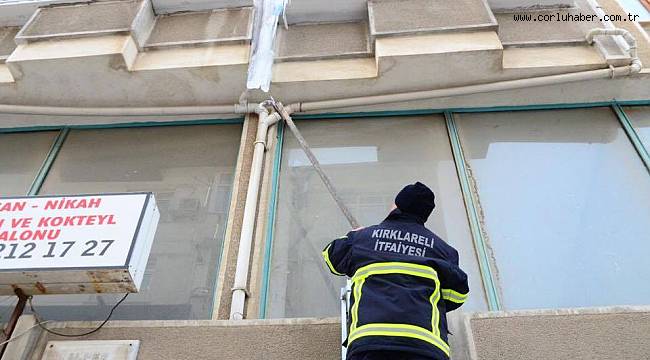 Kırklareli’nde Buz Sarkıtları Temizleniyor
