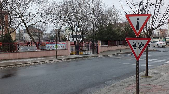 Trafik Levhaları Güldürüyor