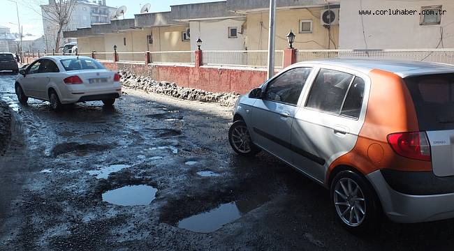 Yollar, Kaldırımlar  Çileden Çıkarıyor