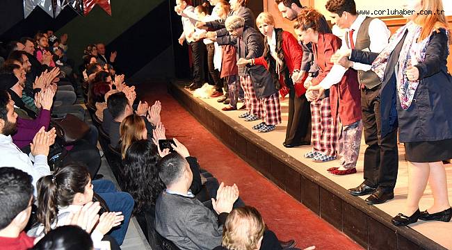 Okul İçin Sahne Alacaklar