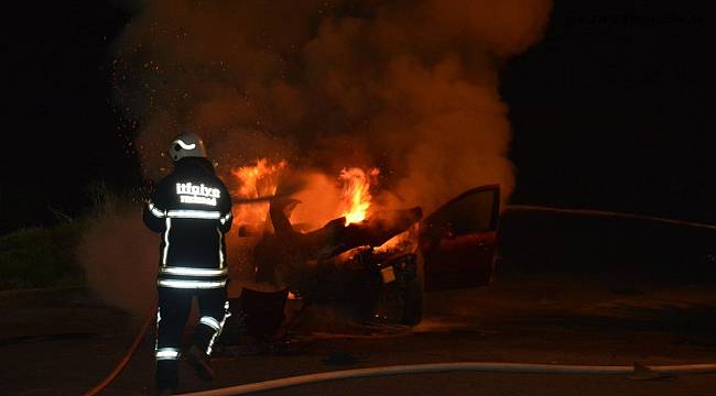 Kaza Yapan Otomobil Alev Aldı
