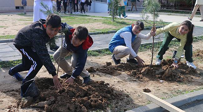 "Temiz Çevrem Yeşil Okulum"