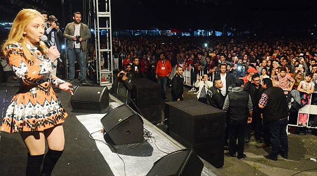Festivalde Ece Seçkin Rüzgarı