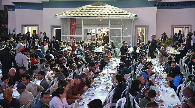 Ramazan Ayının İlk İftarı Aşevi'nde Verildi