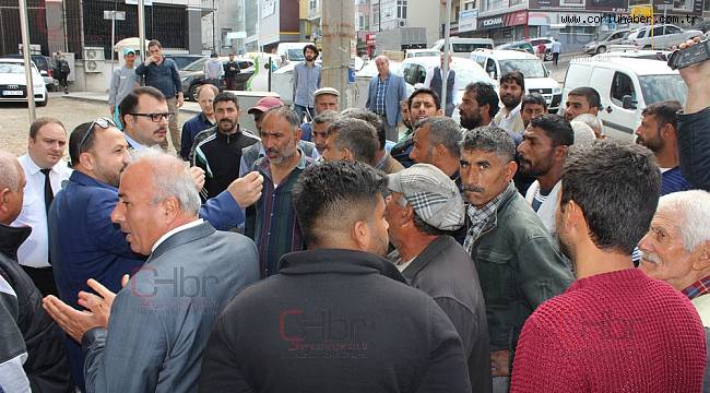 Roman Vatandaşlar Belediyeyi Bastı