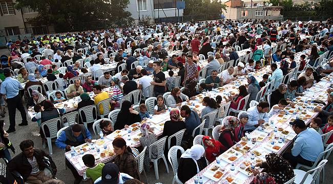 İftar Yemeklerimiz Mahallelerimizde Devam Etti