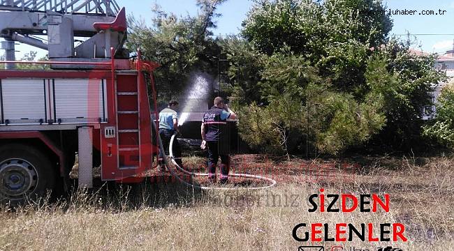 Futbol Sahasında Çıkan Yangını Mahalleli Söndürdü