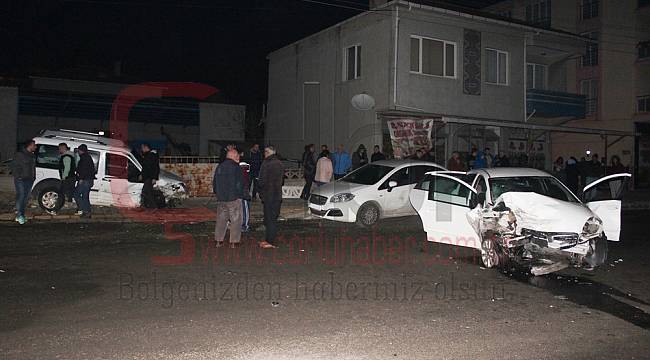 Alkollü Sürücü Park Halindeki Araçlara Çarptı, 4 Yaralı