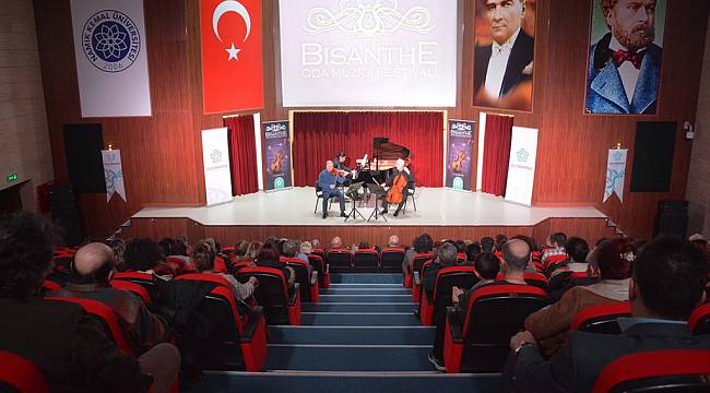 Arkas Trio Büyüledi