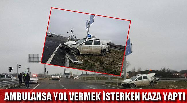 Ambulansa Yol Vermek İsterken Kaza Yaptı