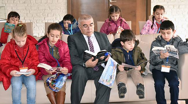 Öğrenciler Başkan Baysan ile Kitap Okudu
