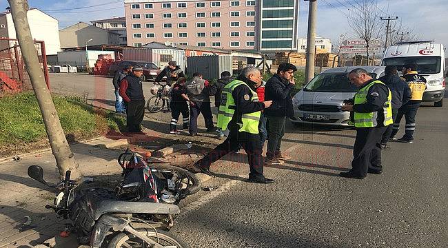 Plakasız Motosiklet Otomobile Çarptı, 1 Yaralı