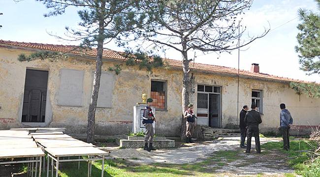 Kullanılmayan Okulda Isınmak İçin Yaktığı Soba Sonu Oldu