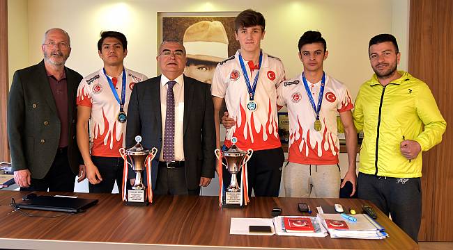 Madalyalı Kick Boksçularımız Başkan Baysan'ı Ziyaret Etti