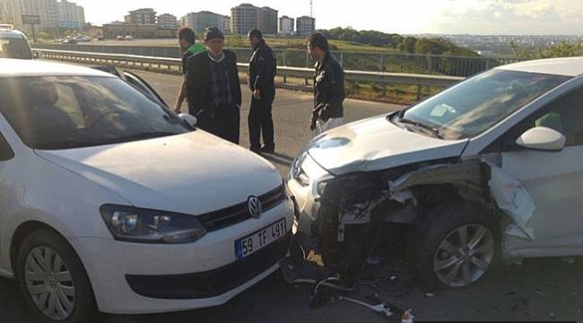 Otomobiller Çarpıştı, 4 Yaralı